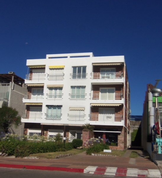 SALÓN COMERCIAL EN PUNTA DEL ESTE