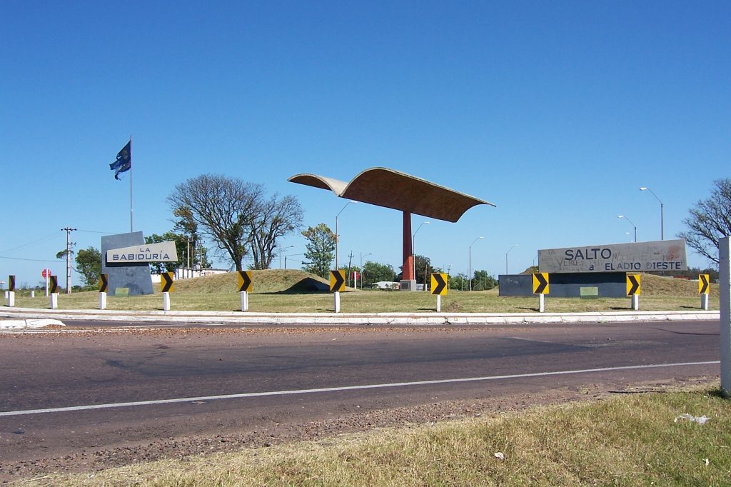 Galpón y Casa sin terminar en Salto