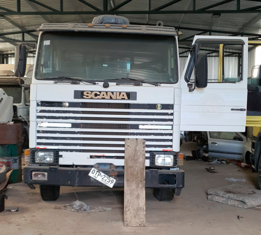 Camiones Scania, chatas varias y restos de otros vehículos