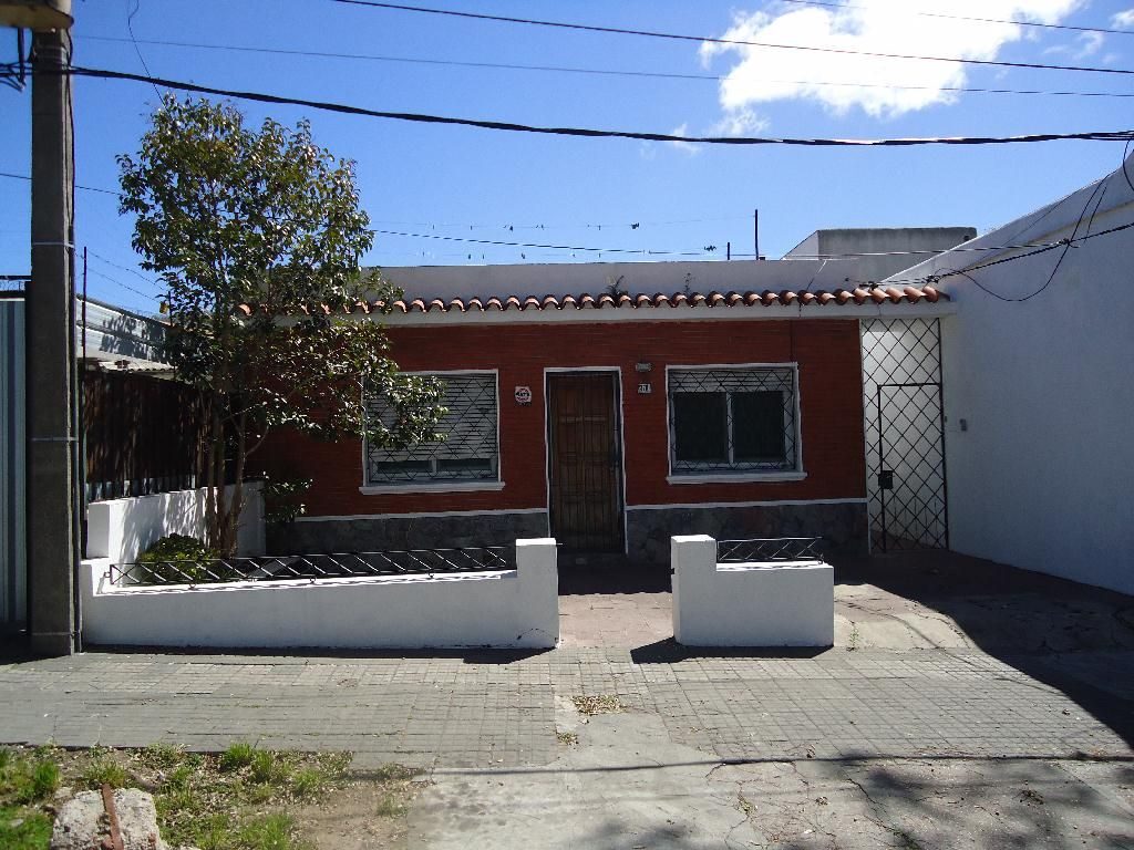 Dos casas PH en lotes separados muy bien ubicadas en Aires Puros