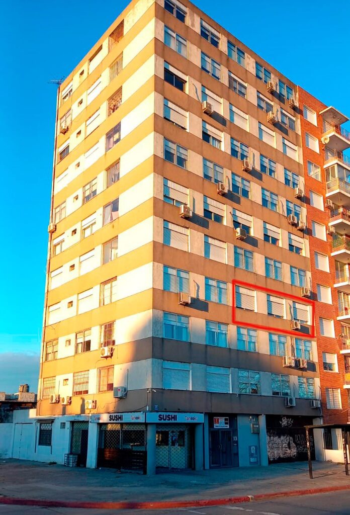 Apartamento y 1/6 garaje en Batlle y Ordoñez 2596, Montevideo