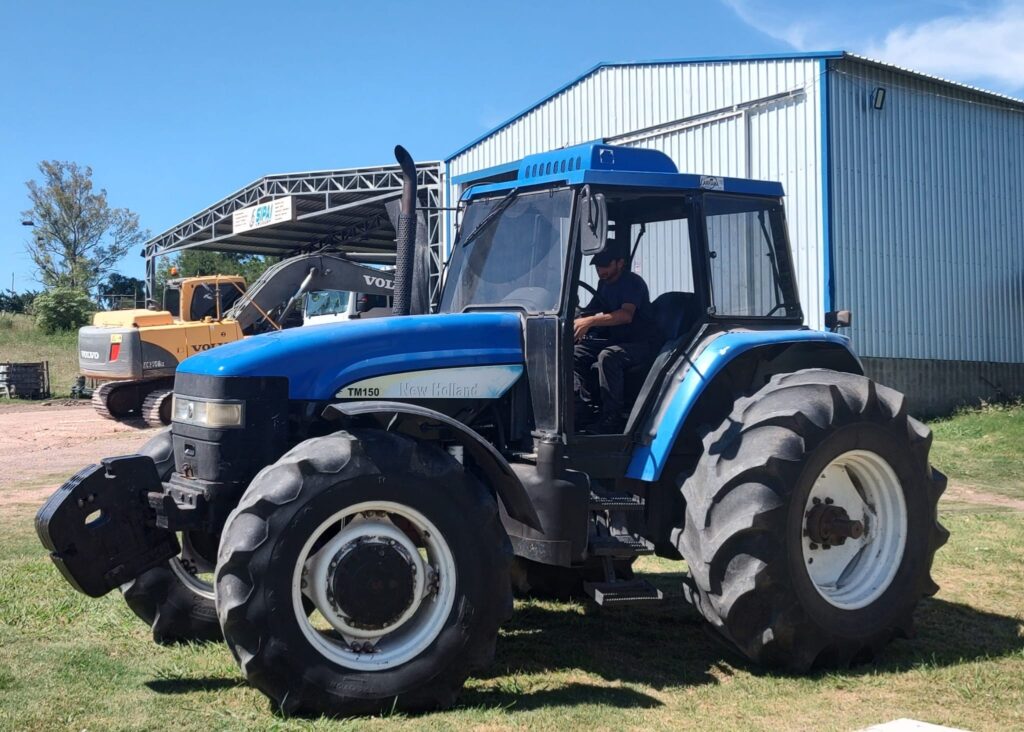 Tractor New Holland tipo TM150 4×4