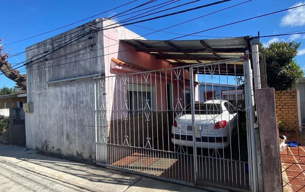 En Rivera dos casas: una al frente y otra al fondo