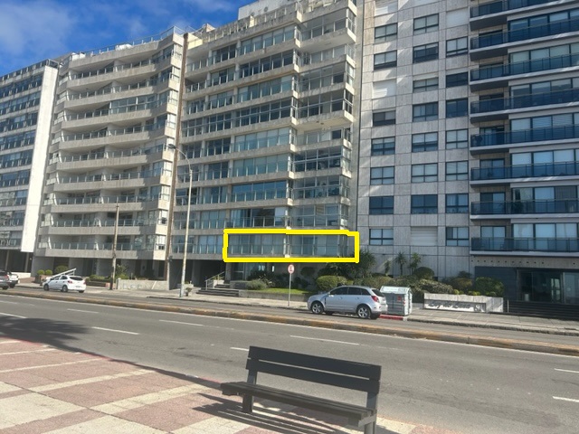 Exclusivo apartamento en la rambla frente a la Playa Pocitos