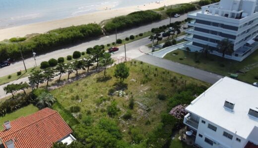 Remate oficial de terreno esquina en Punta del Este, parada 20 de Playa Mansa