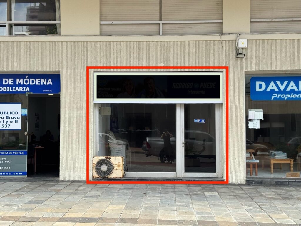 Muy buen local a la calle en Punta del Este