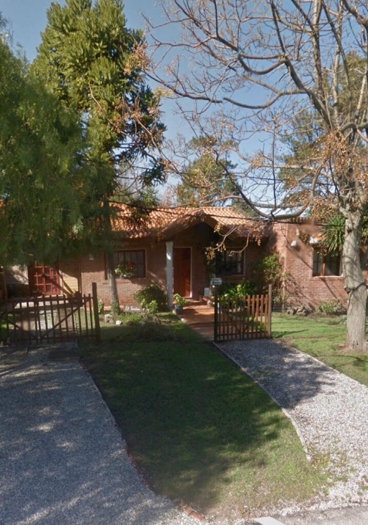 Solar con construcciones en barrio Pinares – Maldonado