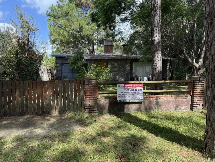 Muy buena casa en Jaureguiberry a 250 mts. del mar