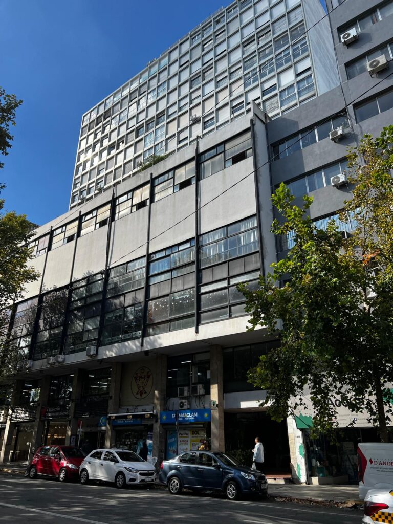 Apartamento en Cordón, piso 15, edificio de la Asociación Cristiana de Jóvenes