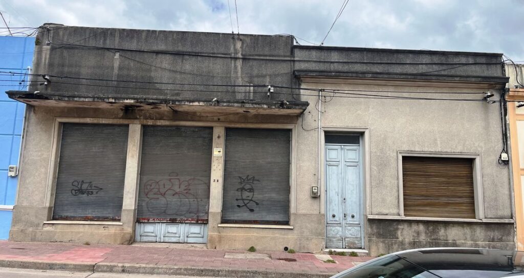 Muy buena propiedad en el Centro de Santa Lucía – Casa y Local Comercial