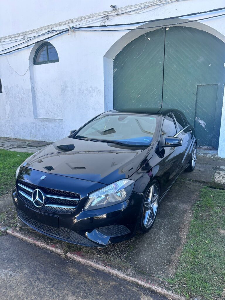 Automóvil Mercedes Benz A200 Turbo automático