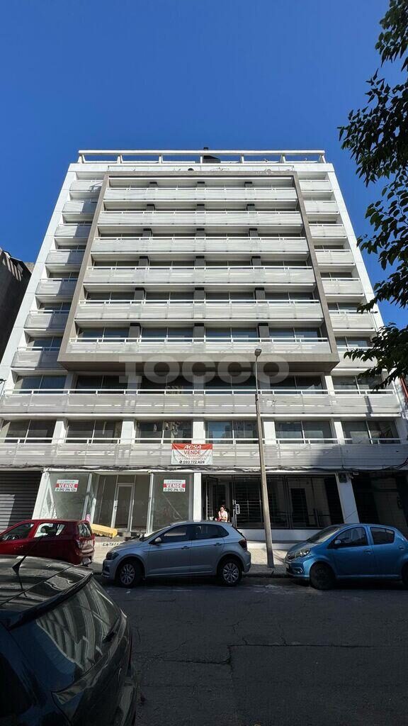 Remate particular de los derechos de promitente comprador de 5 apartamentos y 6 garajes en Tres Cruces