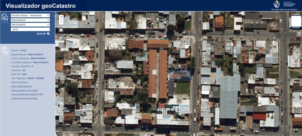 Solar con construcciones en el centro de Maldonado