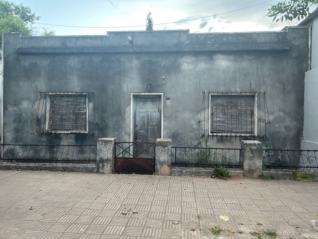 Gran oportunidad de inversión, casa para reciclar en Fray Bentos