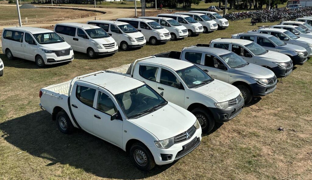 Gran remate con autos, camionetas y motos
