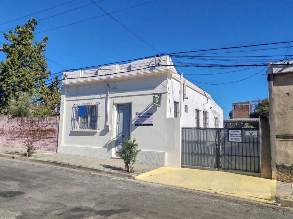 Casa cómoda, sólida y bien construida en Mercedes, Joaquín Suárez 338