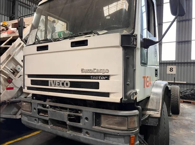 Oportunidad por renovación de flota y equipamiento: Camiones, remolque con cisterna y grúa para camión