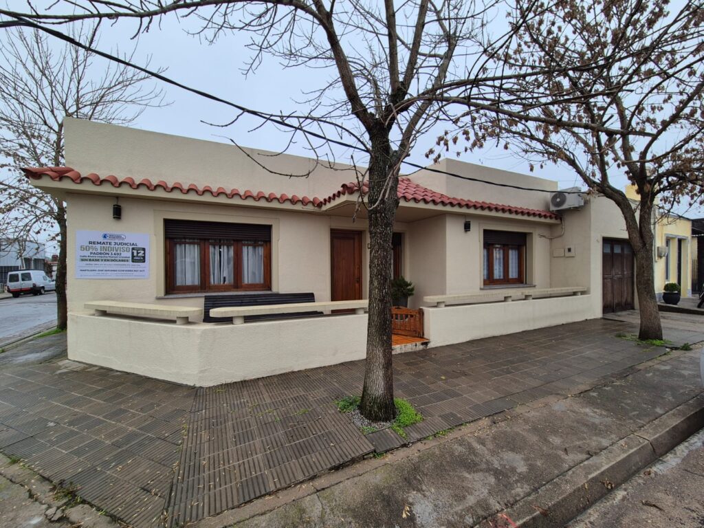 50% Indiviso de muy linda casa en esquina en Trinidad – Flores