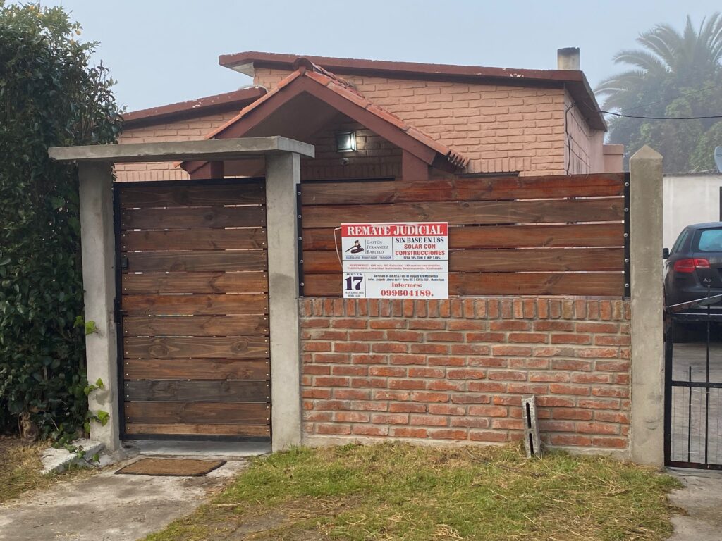 Solar con construcciones en el departamento de Maldonado