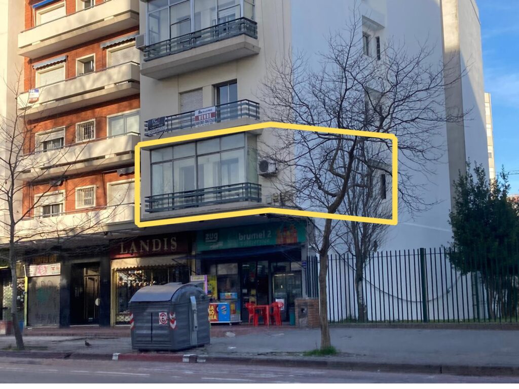 Excelente oportunidad en edificio “Amancay” en 8 de Octubre  y Luis A. de Herrera