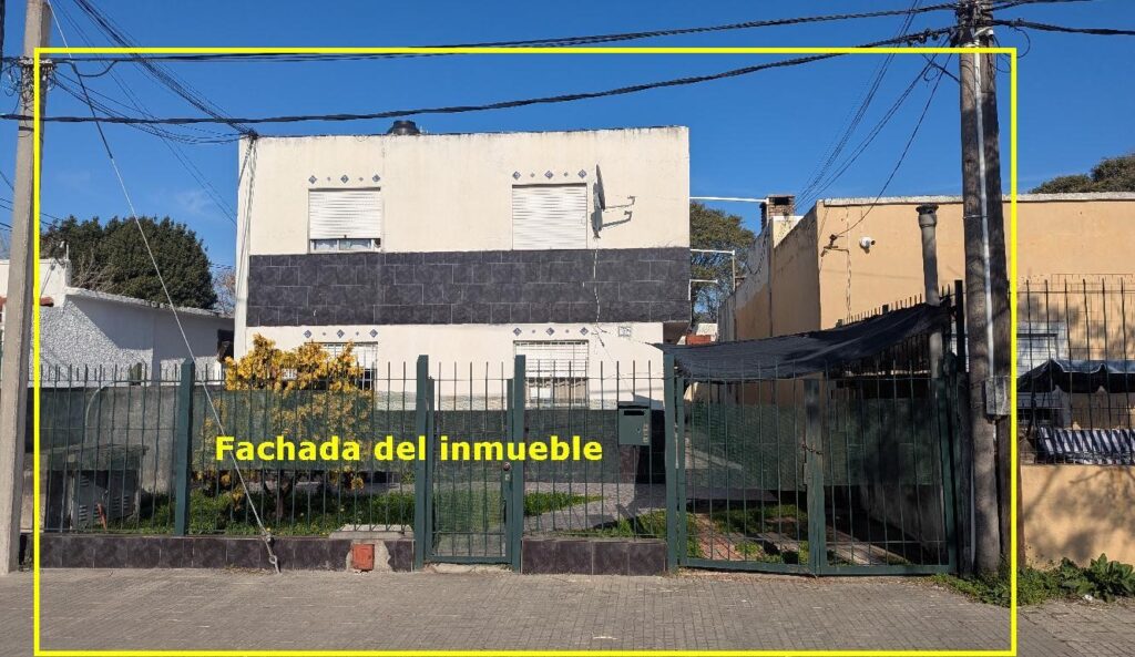 Esplendida inversión! Edificio de 3 aptos. y casa en un solo padrón