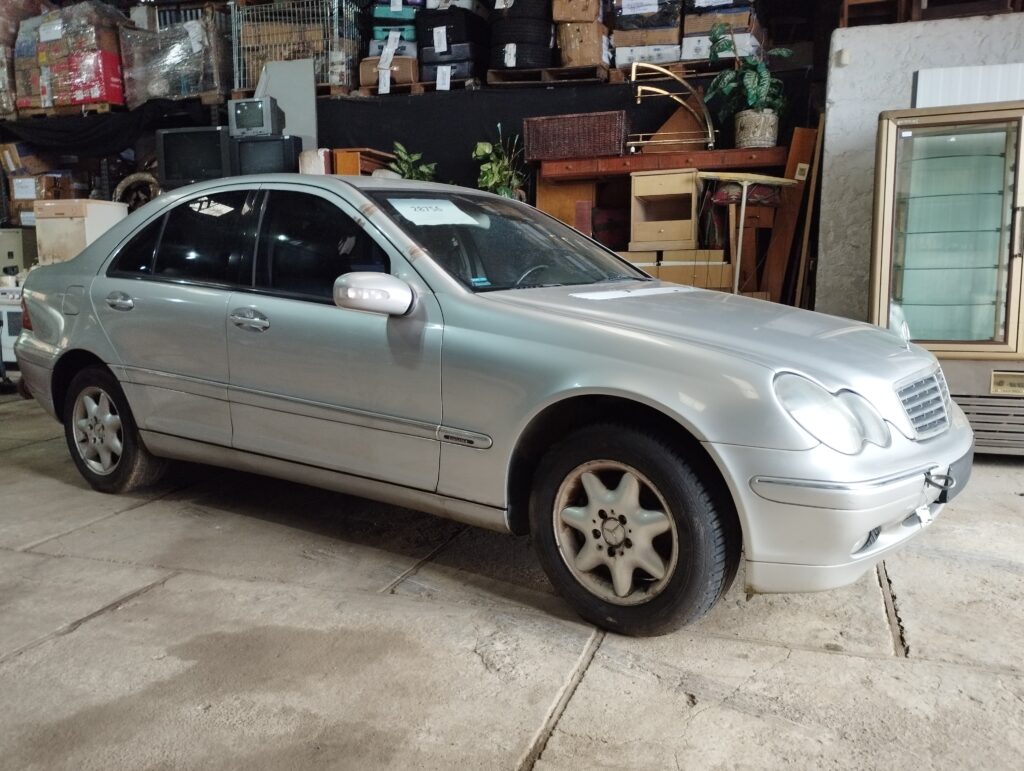 Alhajamiento, mobiliario, automotores, etc.