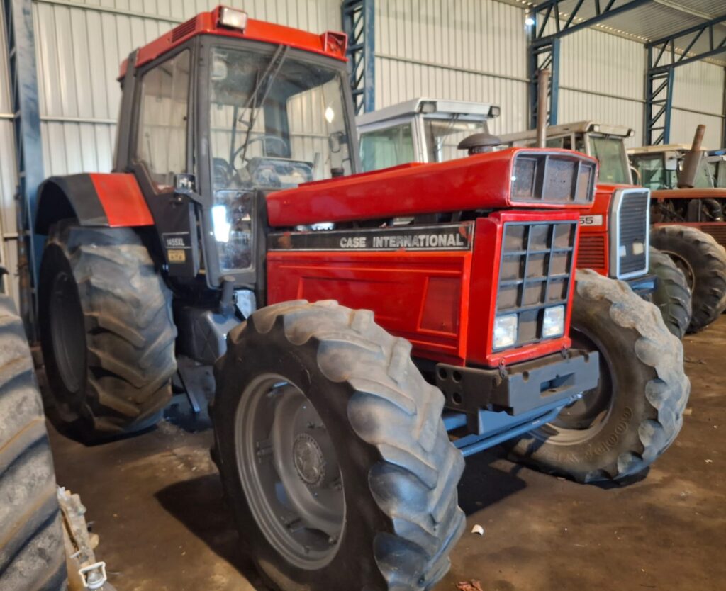 Gran remate de tractores, maquinaria vial, herramientas y repuestos