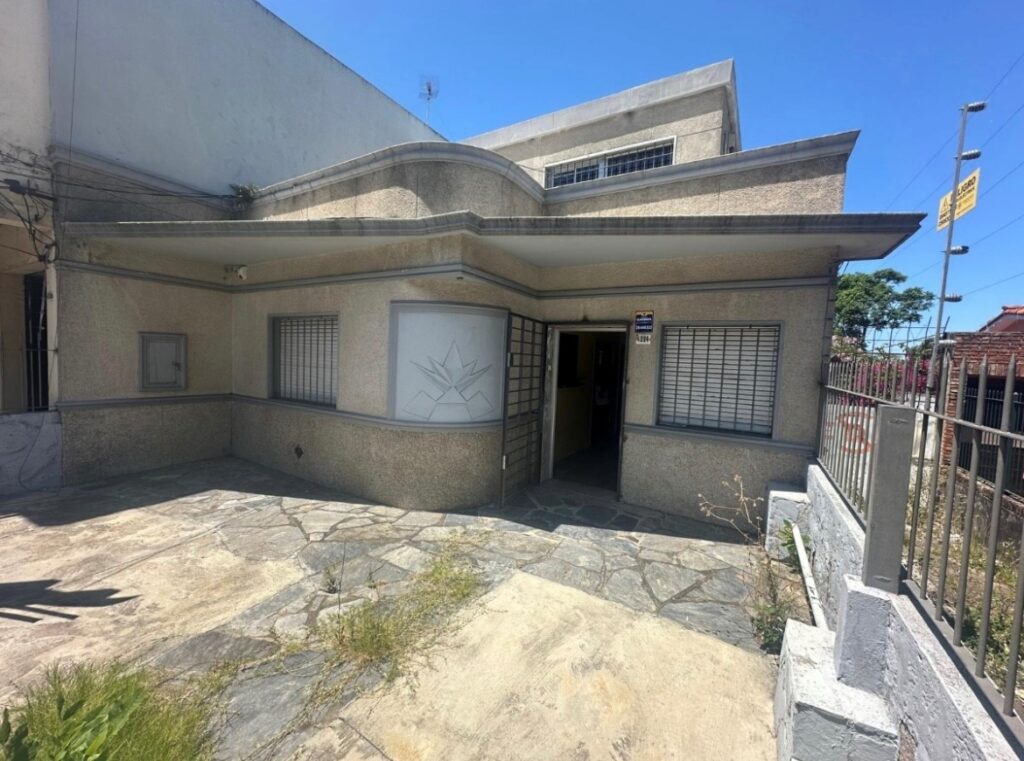 Casa y depósito en Malvín