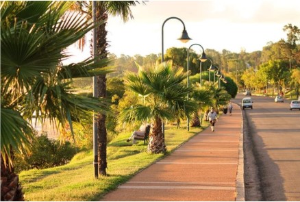 Terreno baldío en la Rambla de Colonia del Sacramento