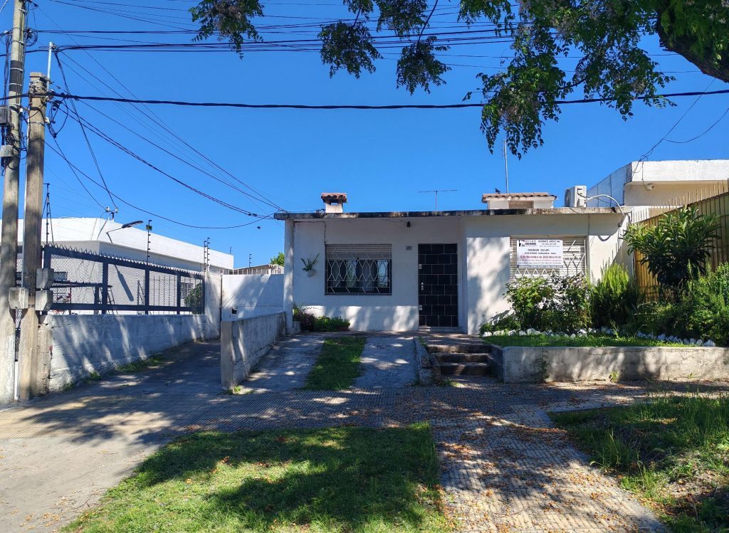 Dos casas en un padrón en Aires Puros