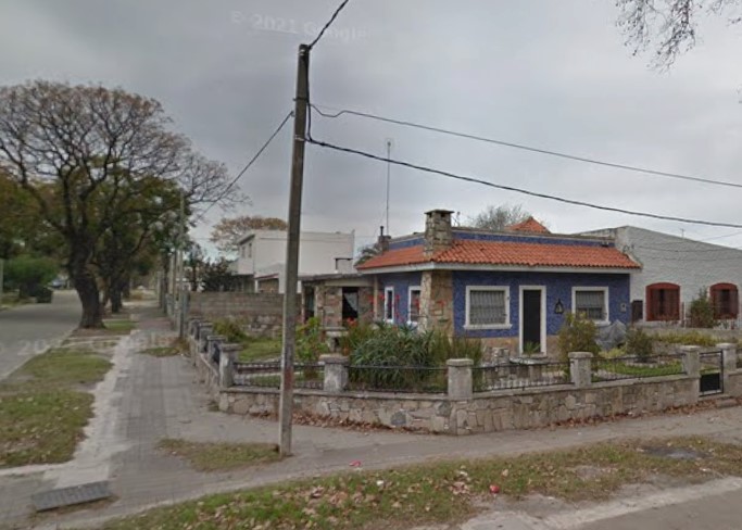 Linda casa en Avda. de las Instrucciones frente a la Asoc. Protección de Choferes