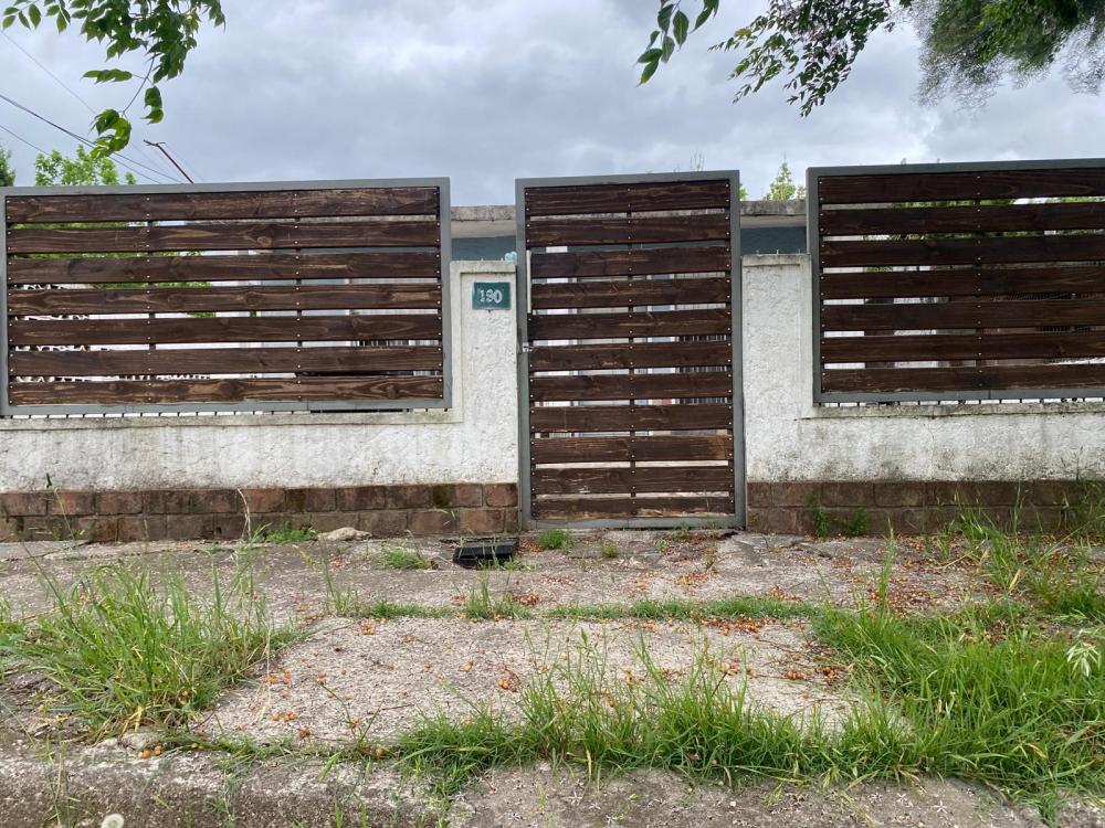 Solida casa habitación y apartamentos anexo en la ciudad de La Paz, Canelones