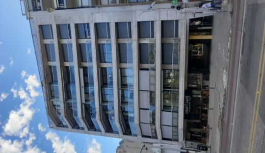 Remate oficial de buen apartamento en Tres Cruces con cochera, edificio “Gala Point”