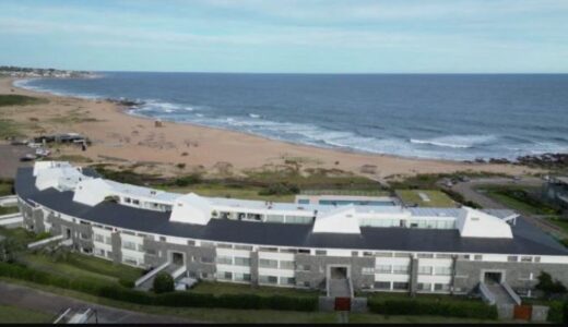 Mitad indivisa de excepcional apartamento en el Esturion de Montoya, frente al oceano.