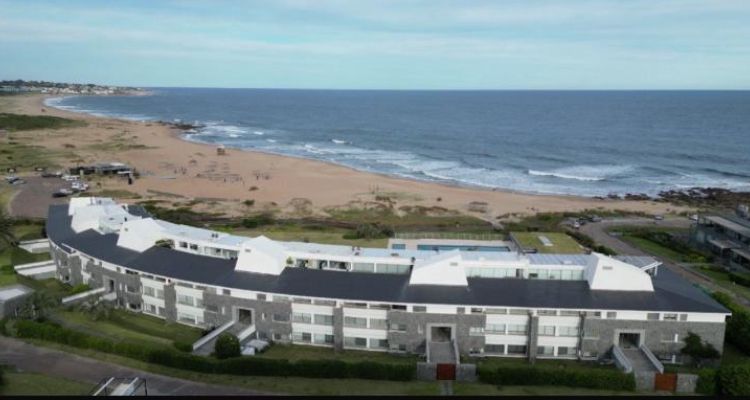 Mitad indivisa de excepcional apartamento en el Esturion de Montoya, frente al oceano.