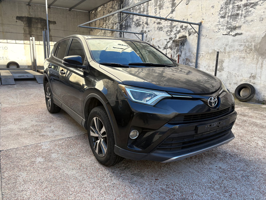 Tres vehículos a remate por cuenta y orden de la embajada de EE.UU.: dos Toyota Rav 4 2.0. CVT Plus y una Chevrolet Express Furgón