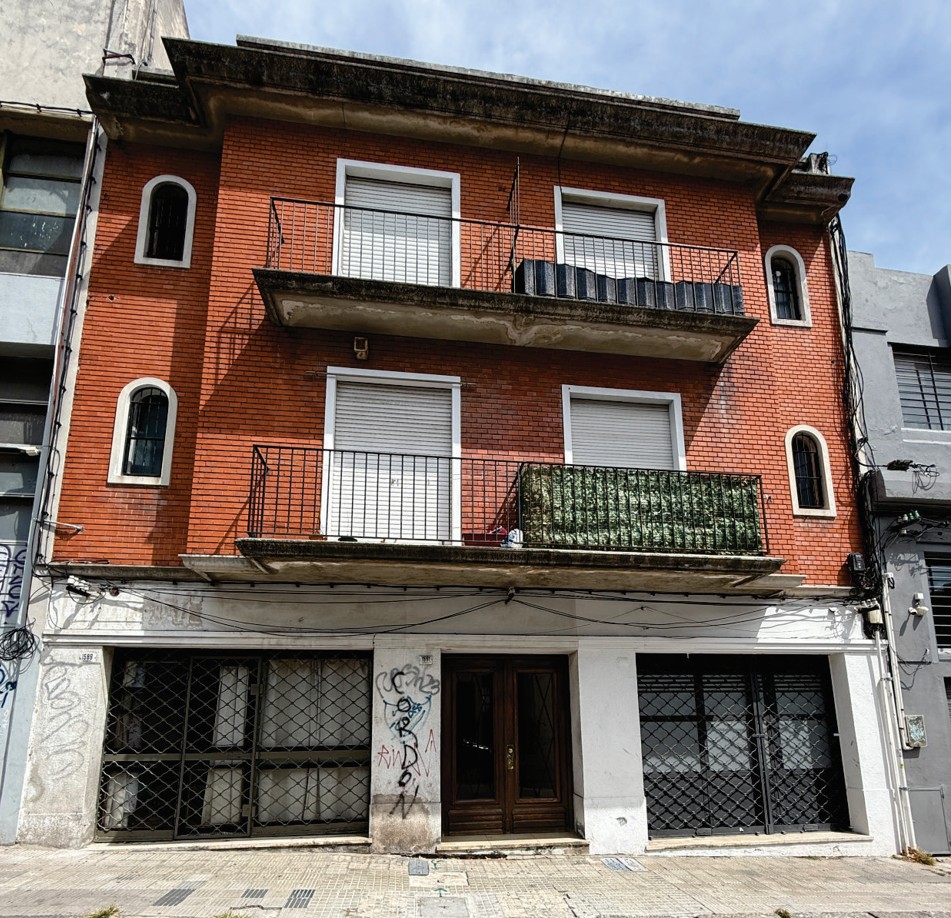 Buen apartamento a una cuadra de Plaza Seregni y a dos cuadras de Av. 18 de Julio