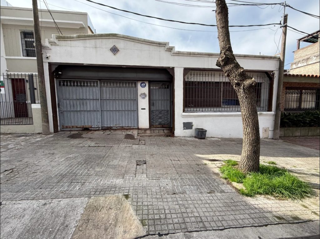 Excelente casa en Pocitos, con piscina, barbacoa y cochera