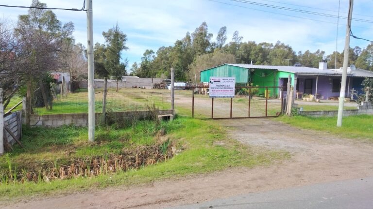 Terreno en buena ubicación entre Ruta 1 nueva y Ruta 1 vieja en Playa Pascual