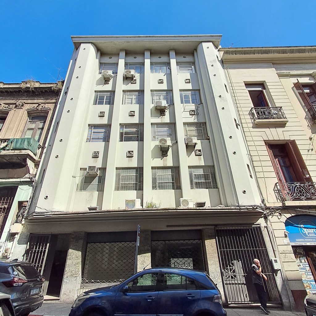 Apartamento en gran ubicación a pocos metros de Plaza Matriz