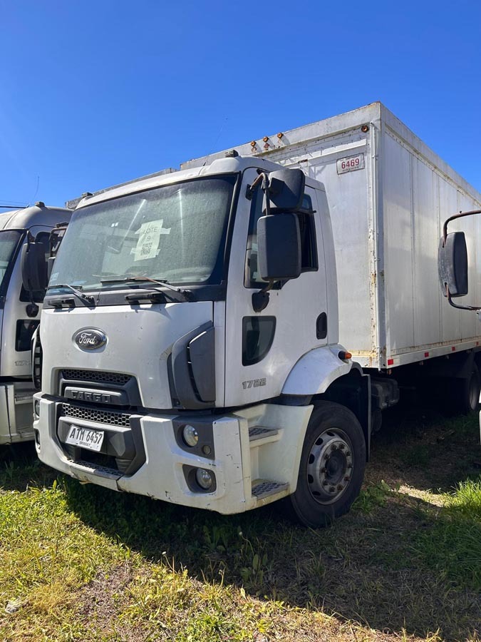 Flota de 12 camiones y camionetas