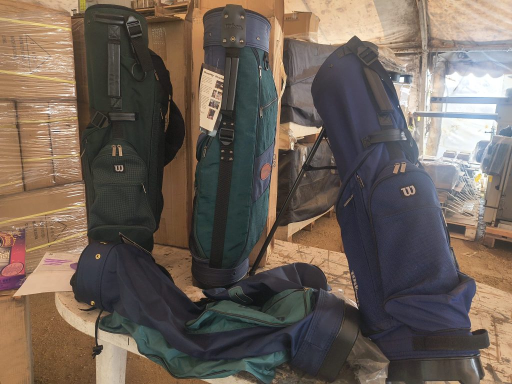 Bolsas para golf, valijas, indumentaria de calidad, calzado deportivo y mucho más.